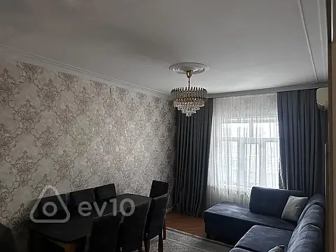 Satılır 4 otaqlı köhnə tikili 110 m²