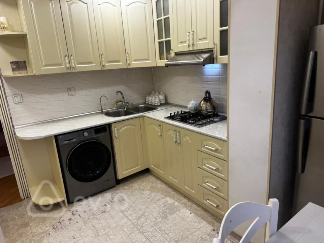 Satılır 4 otaqlı köhnə tikili 110 m²