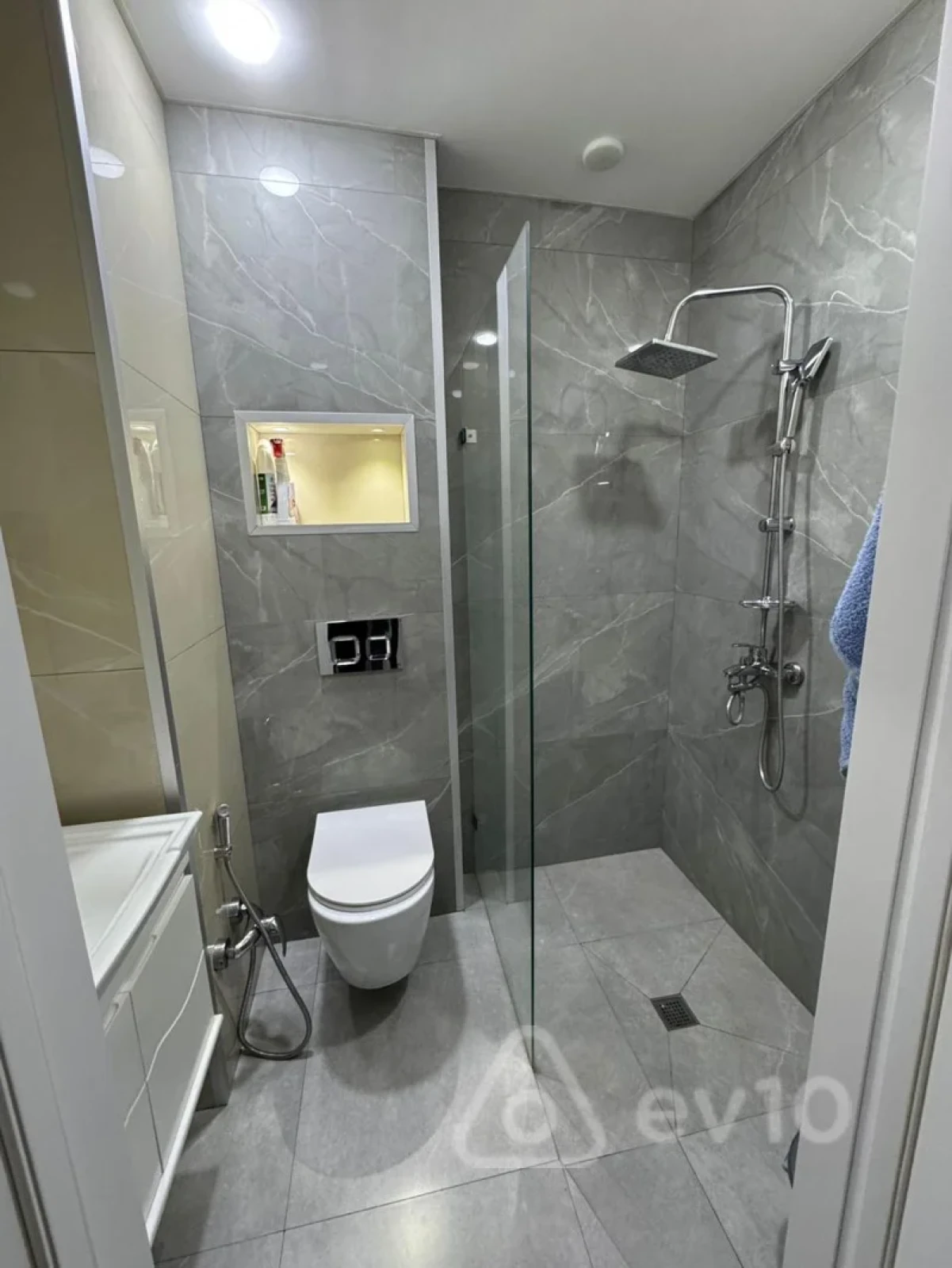 Kirayə verilir 2 otaqlı yeni tikili 88 m²