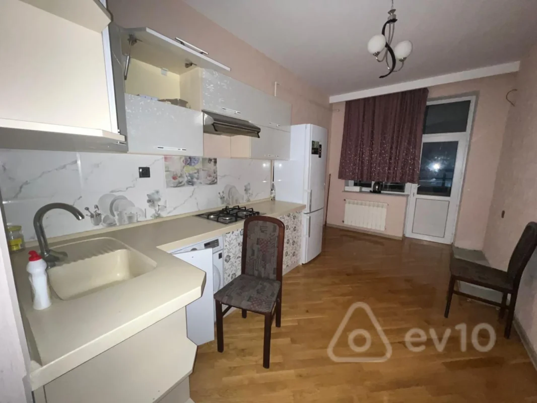 Kirayə verilir 2 otaqlı yeni tikili 50 m²