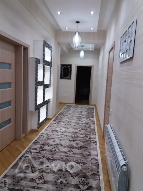 Kirayə verilir 3 otaqlı yeni tikili 137 m²