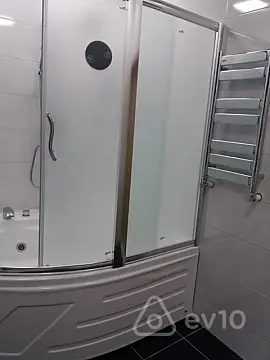 Kirayə verilir 3 otaqlı yeni tikili 137 m²