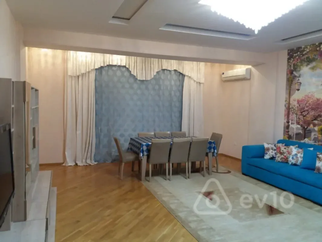 Kirayə verilir 3 otaqlı yeni tikili 137 m²