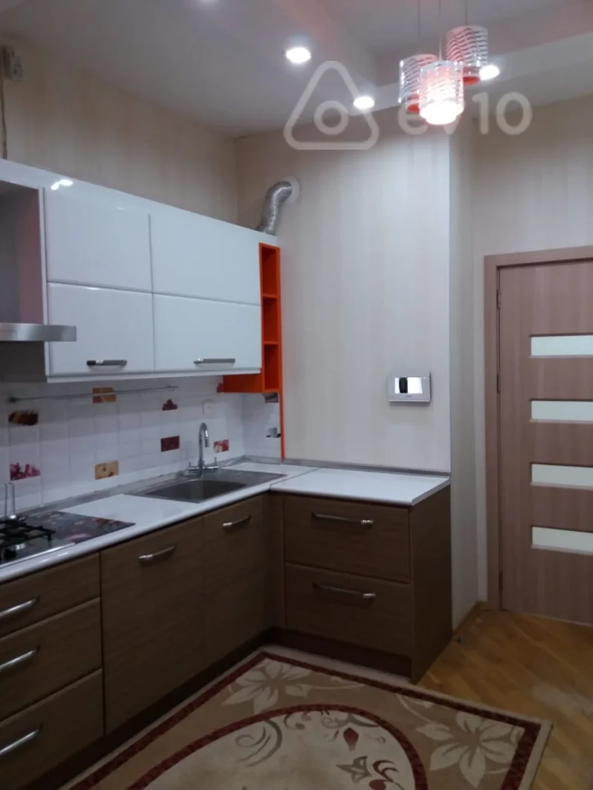 Kirayə verilir 3 otaqlı yeni tikili 137 m²