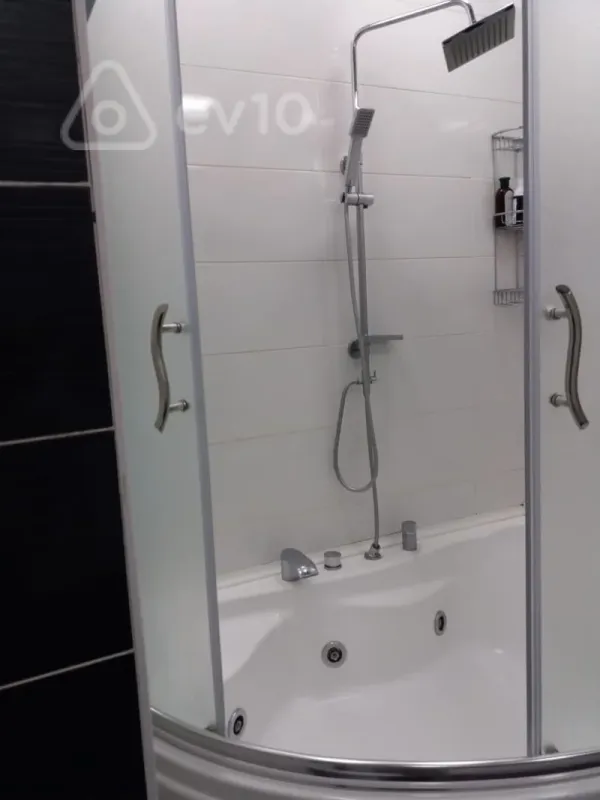 Kirayə verilir 3 otaqlı yeni tikili 137 m²