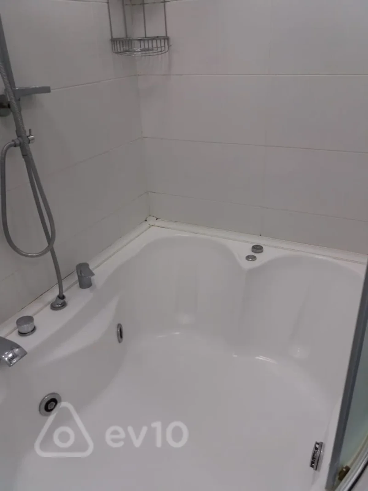 Kirayə verilir 3 otaqlı yeni tikili 137 m²