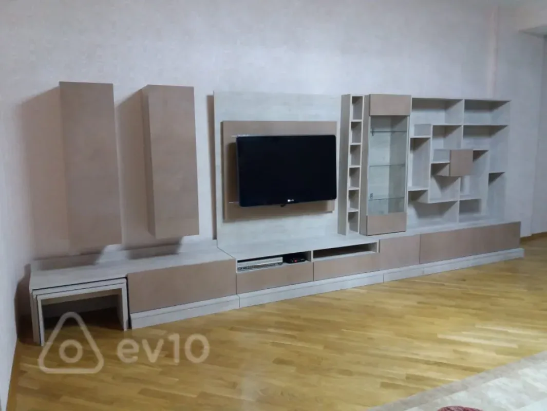 Kirayə verilir 3 otaqlı yeni tikili 137 m²