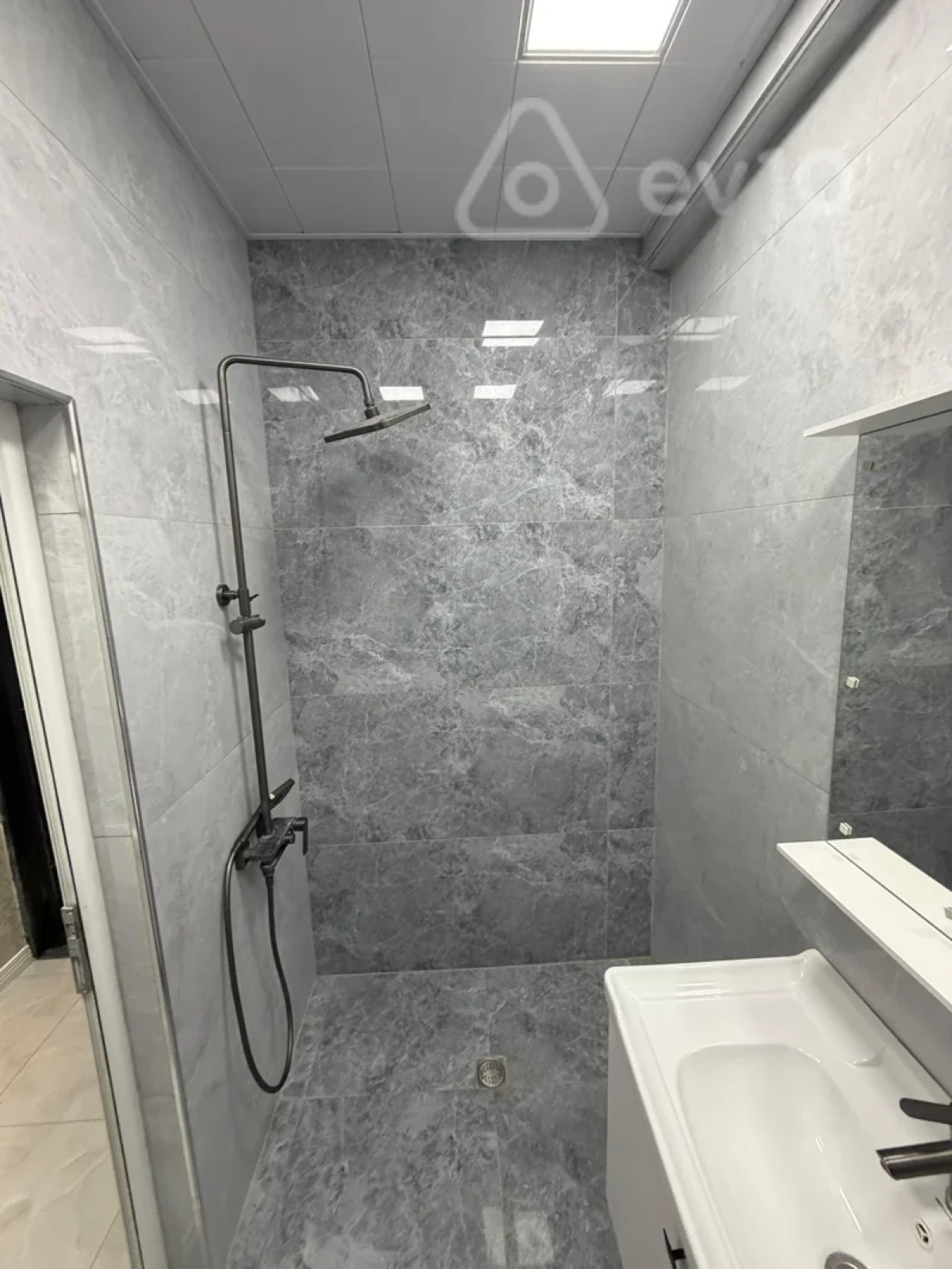 Kirayə verilir 2 otaqlı yeni tikili 70 m²