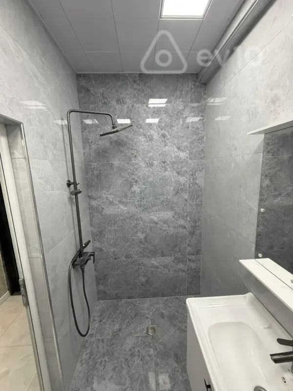 Kirayə verilir 2 otaqlı yeni tikili 70 m²