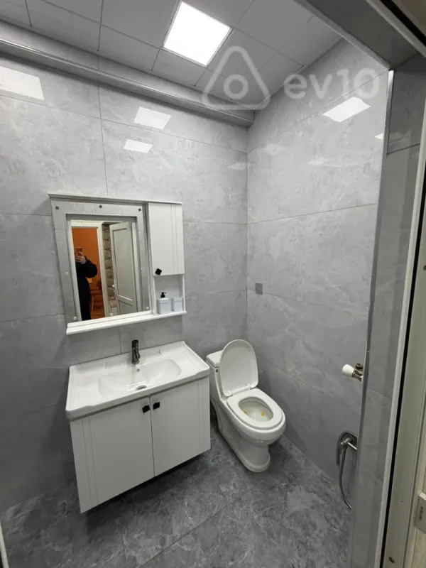 Kirayə verilir 2 otaqlı yeni tikili 70 m²