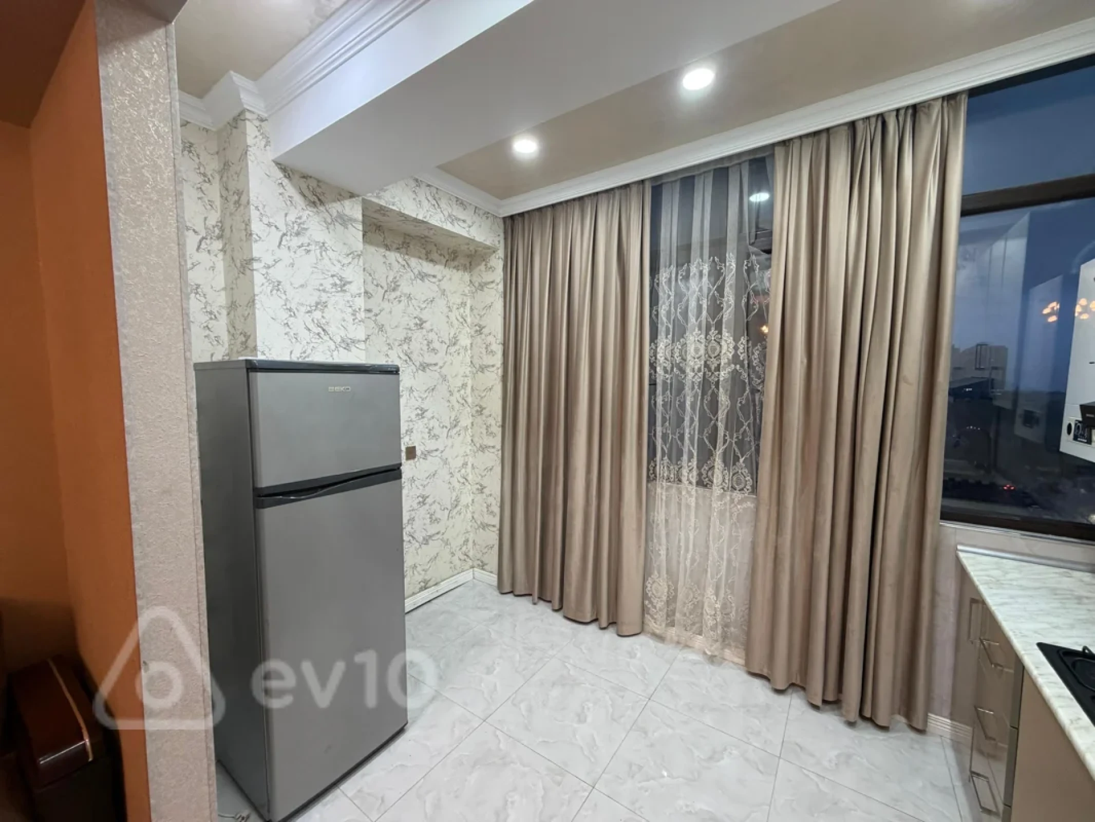 Kirayə verilir 2 otaqlı yeni tikili 70 m²