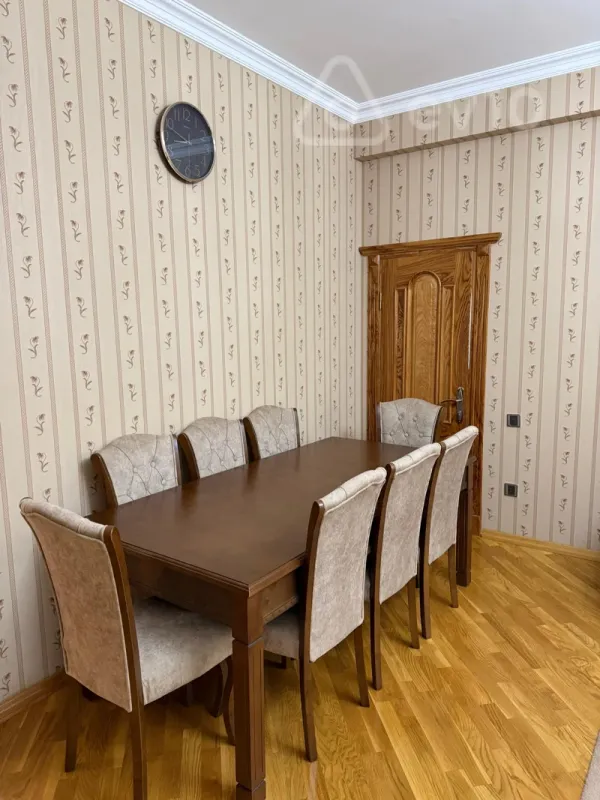 Kirayə verilir 3 otaqlı yeni tikili 130 m²