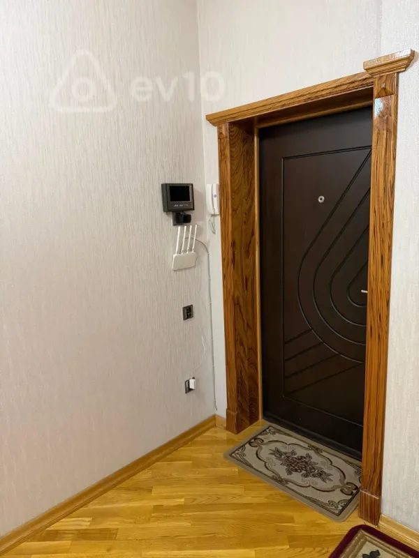 Kirayə verilir 3 otaqlı yeni tikili 130 m²