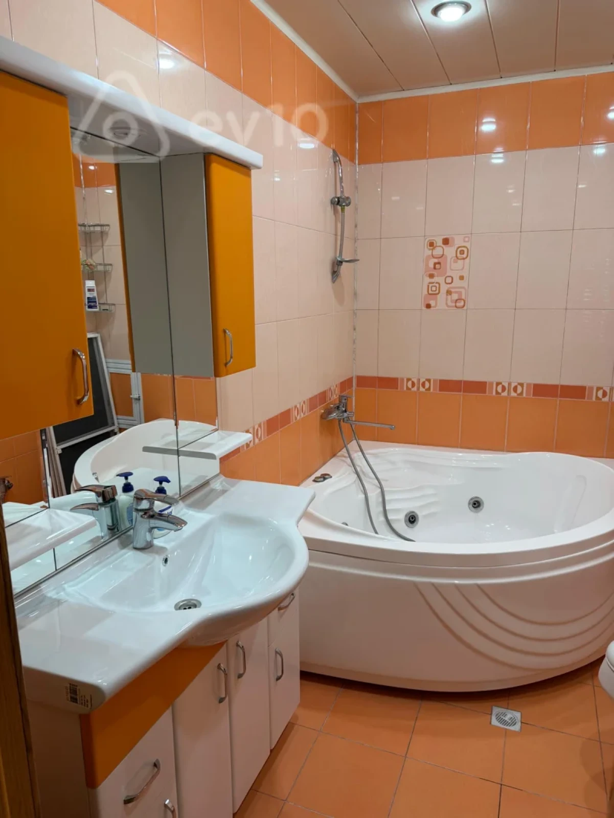 Kirayə verilir 3 otaqlı yeni tikili 130 m²