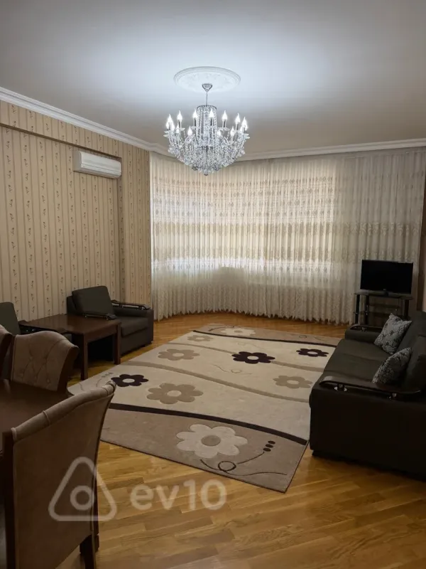 Kirayə verilir 3 otaqlı yeni tikili 130 m²