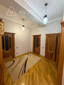 Kirayə verilir 3 otaqlı yeni tikili 130 m²
