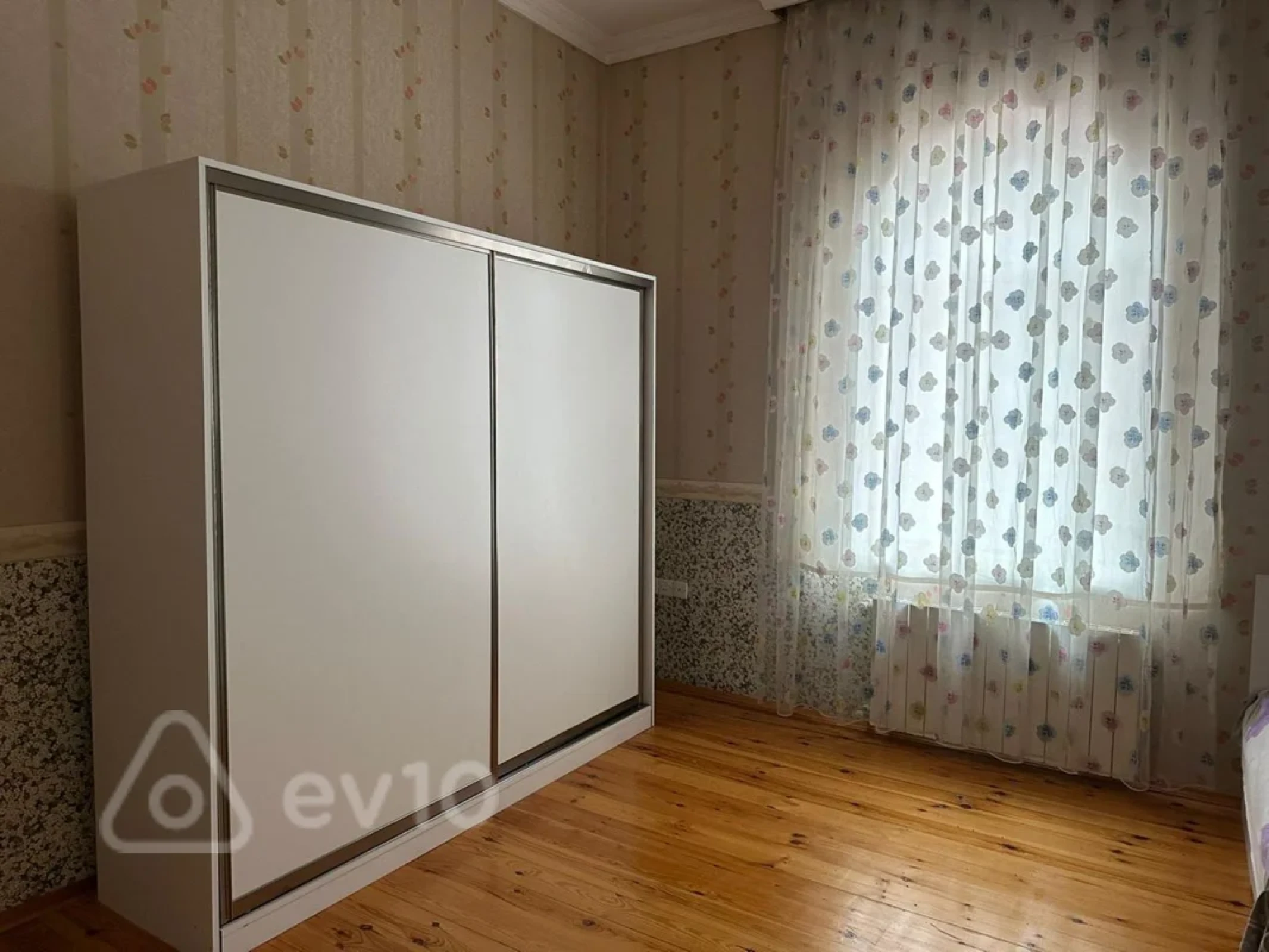 Satılır 6 otaqlı həyət evi 280 m²