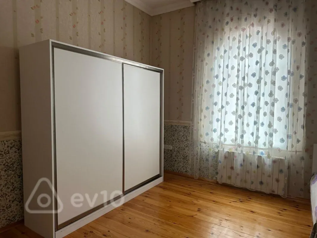 Satılır 6 otaqlı həyət evi 280 m²