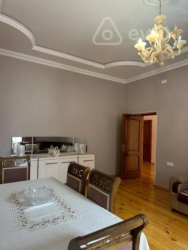 Satılır 6 otaqlı həyət evi 280 m²