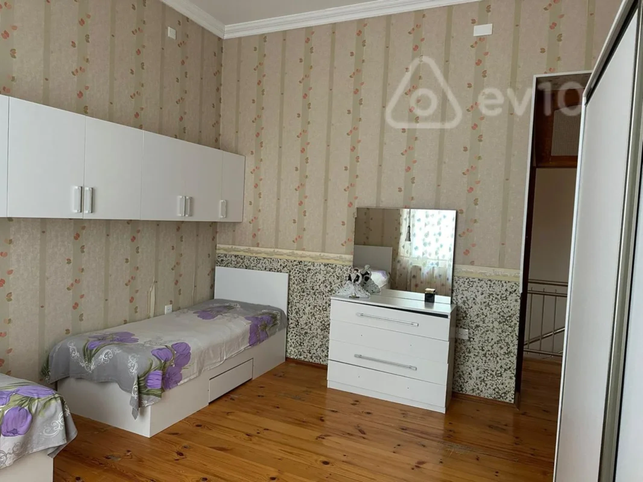 Satılır 6 otaqlı həyət evi 280 m²