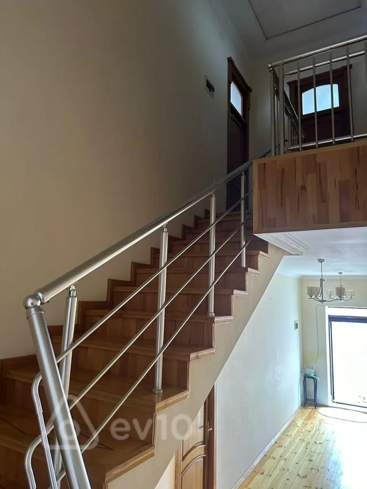 Satılır 6 otaqlı həyət evi 280 m²