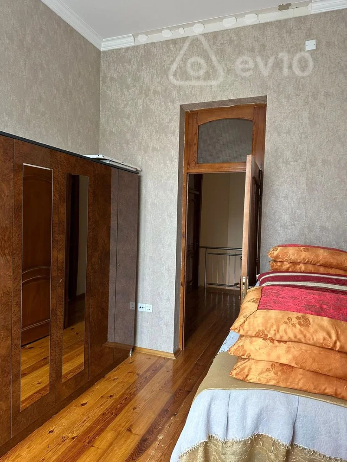 Satılır 6 otaqlı həyət evi 280 m²