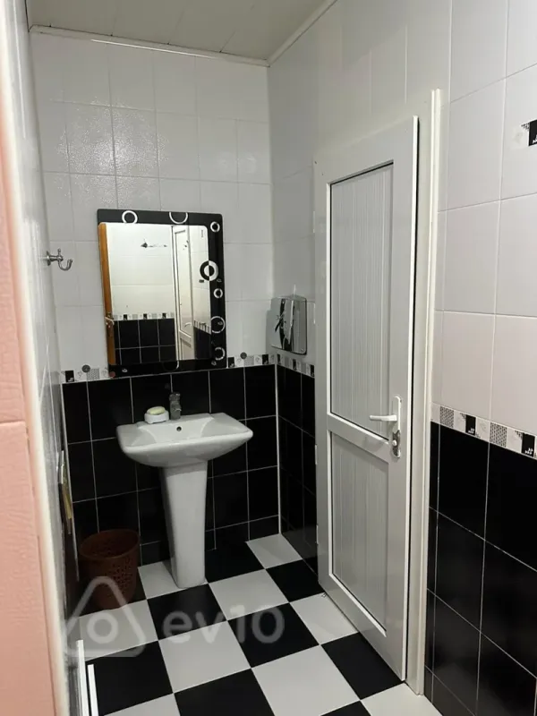 Satılır 6 otaqlı həyət evi 280 m²