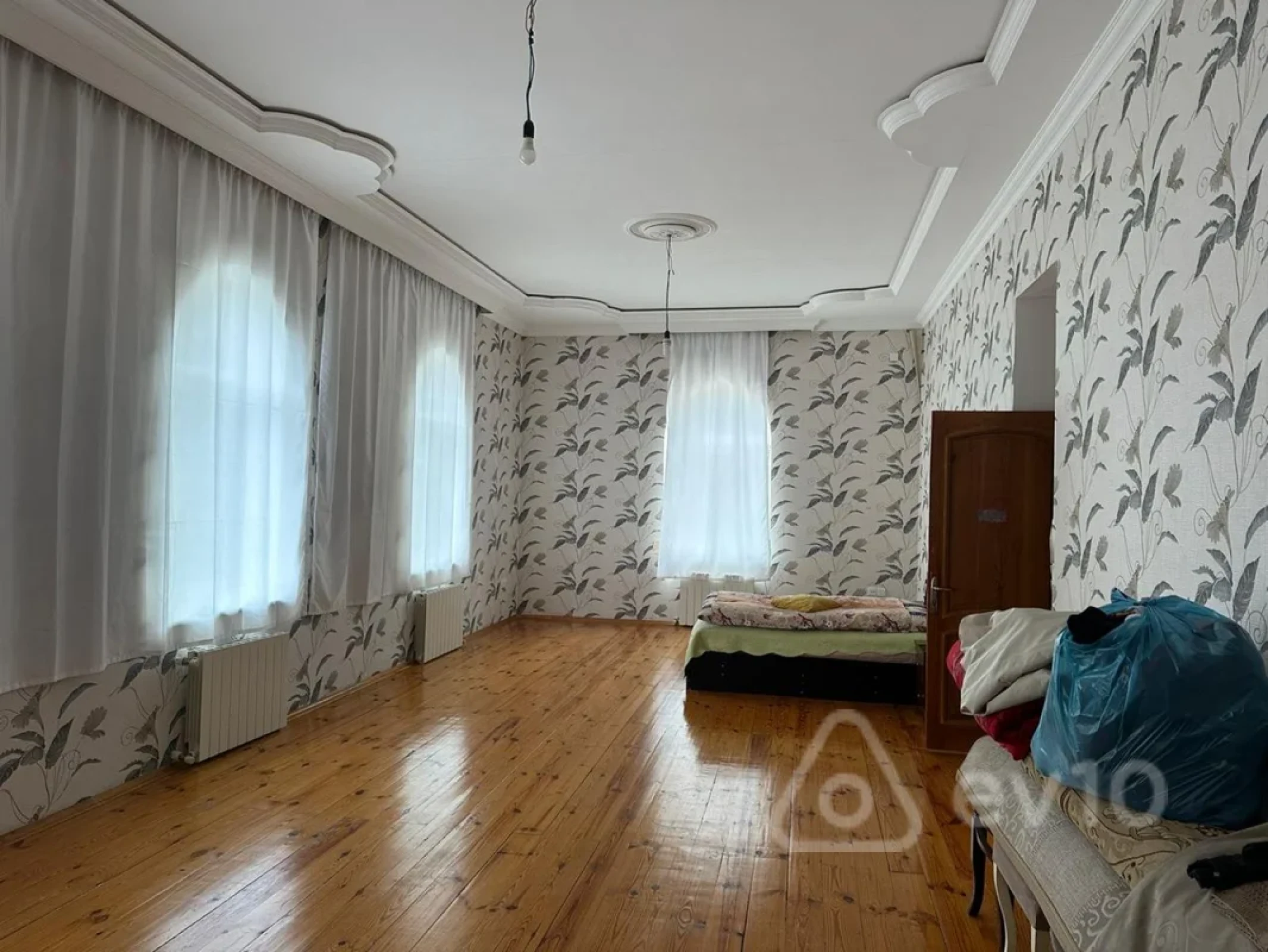 Satılır 6 otaqlı həyət evi 280 m²