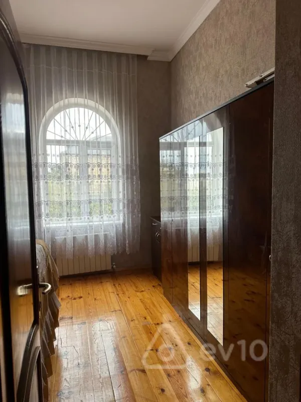 Satılır 6 otaqlı həyət evi 280 m²