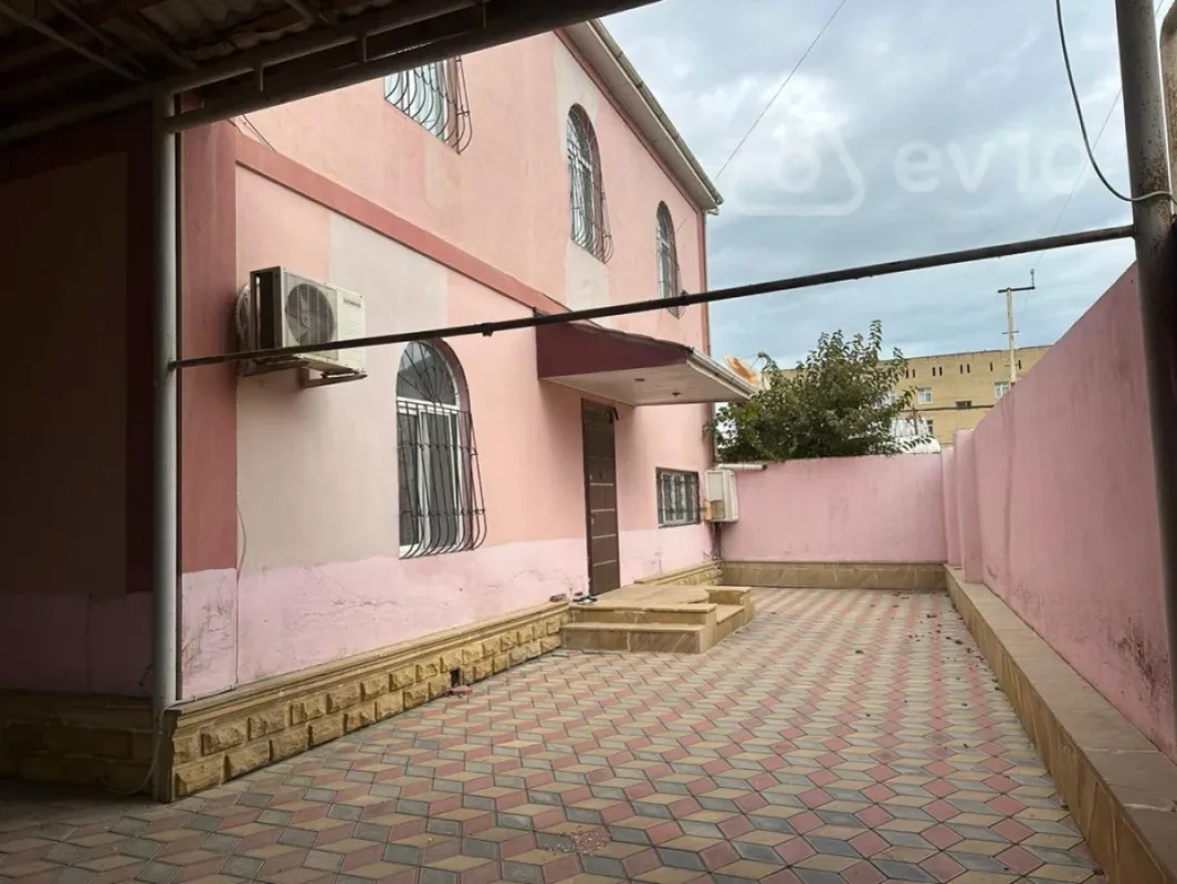 Satılır 6 otaqlı həyət evi 280 m²