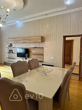 Satılır 6 otaqlı həyət evi 280 m²