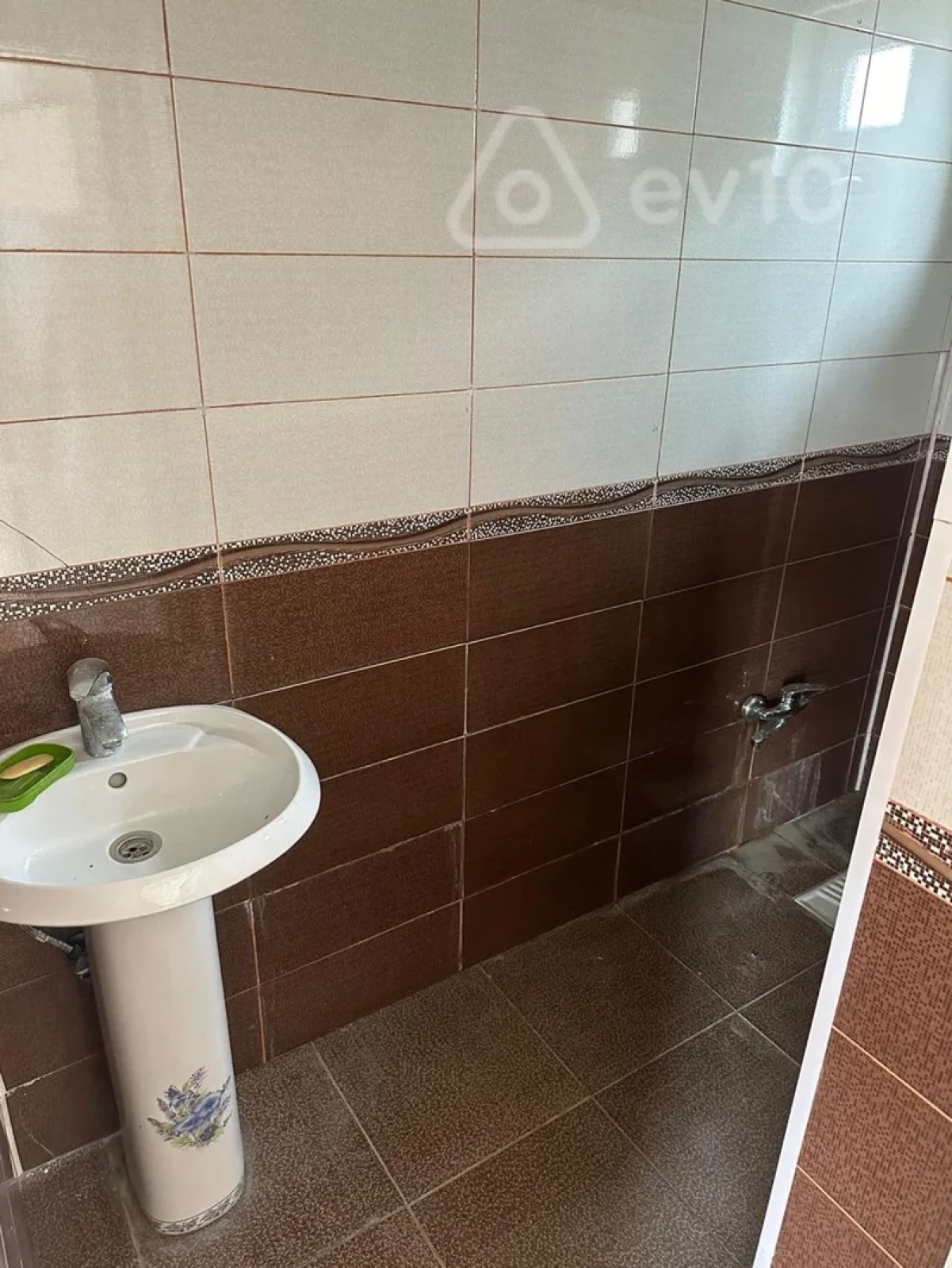 Satılır 6 otaqlı həyət evi 280 m²