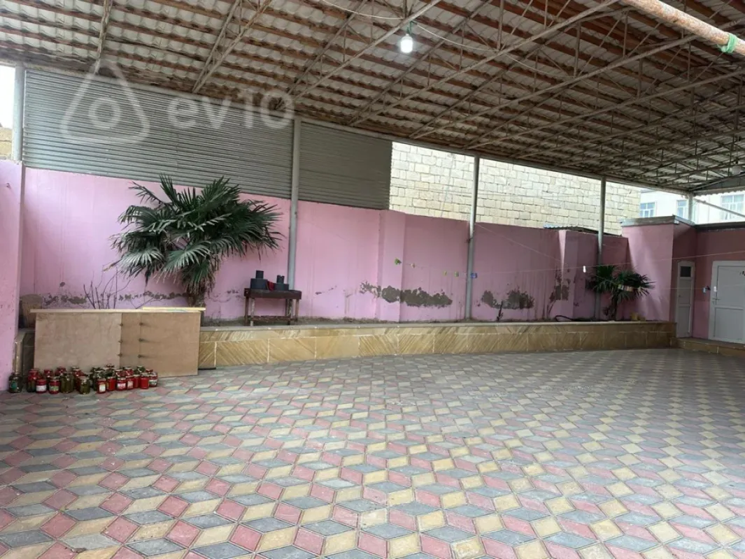 Satılır 6 otaqlı həyət evi 280 m²