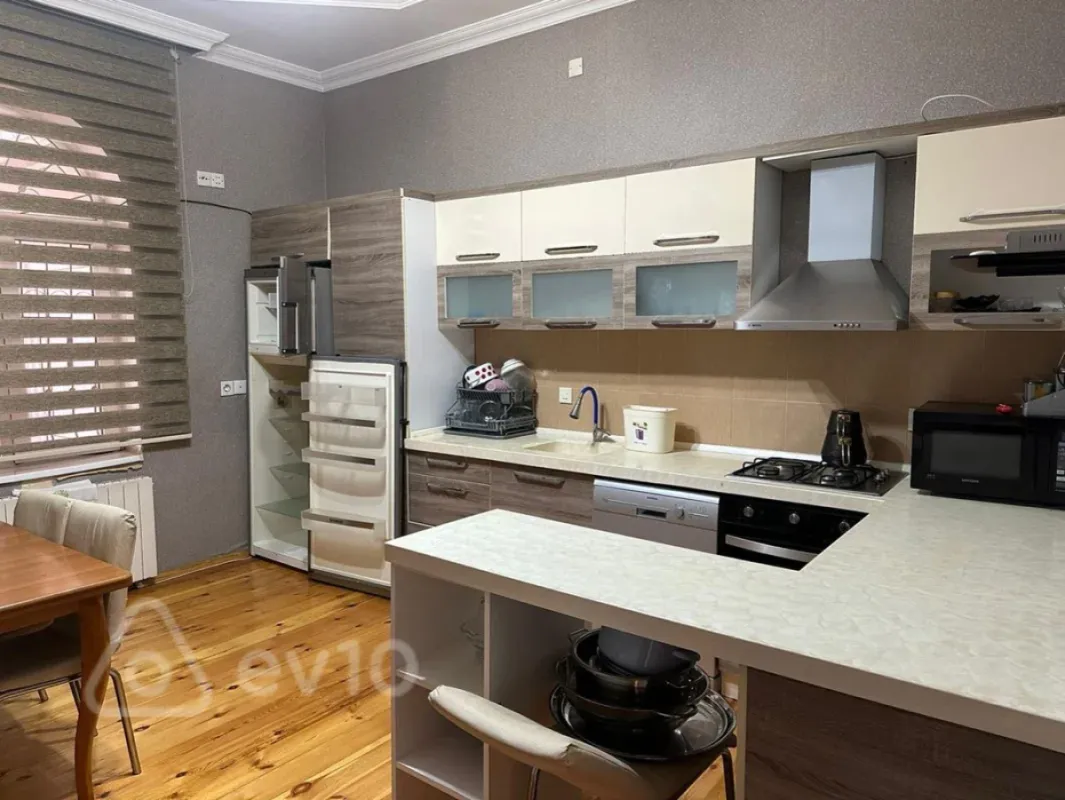 Satılır 6 otaqlı həyət evi 280 m²