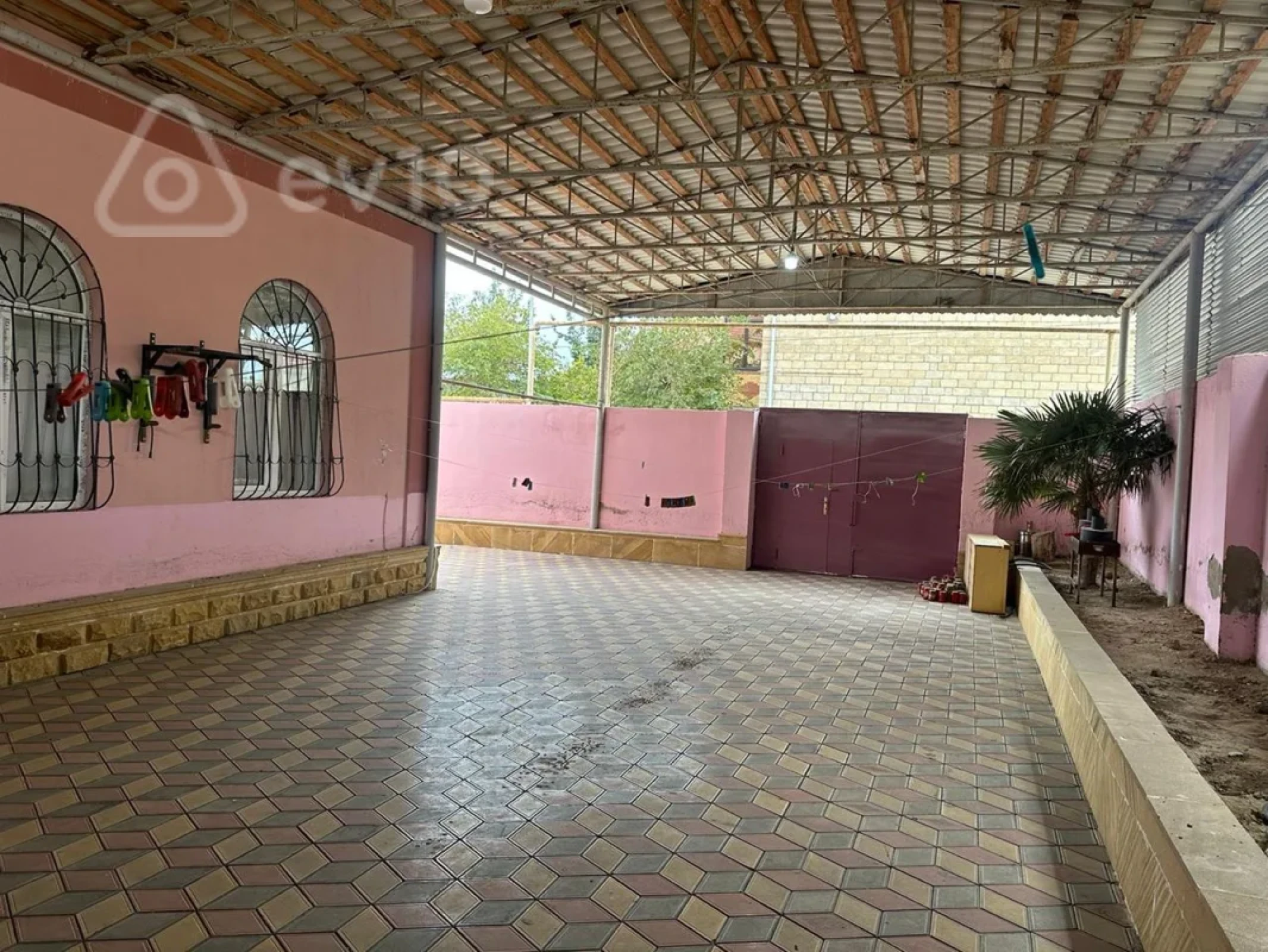 Satılır 6 otaqlı həyət evi 280 m²