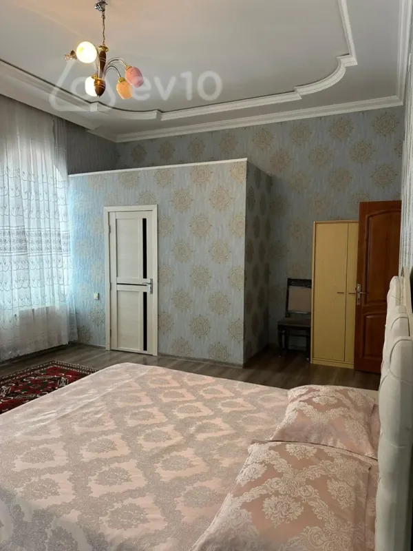 Satılır 6 otaqlı həyət evi 280 m²