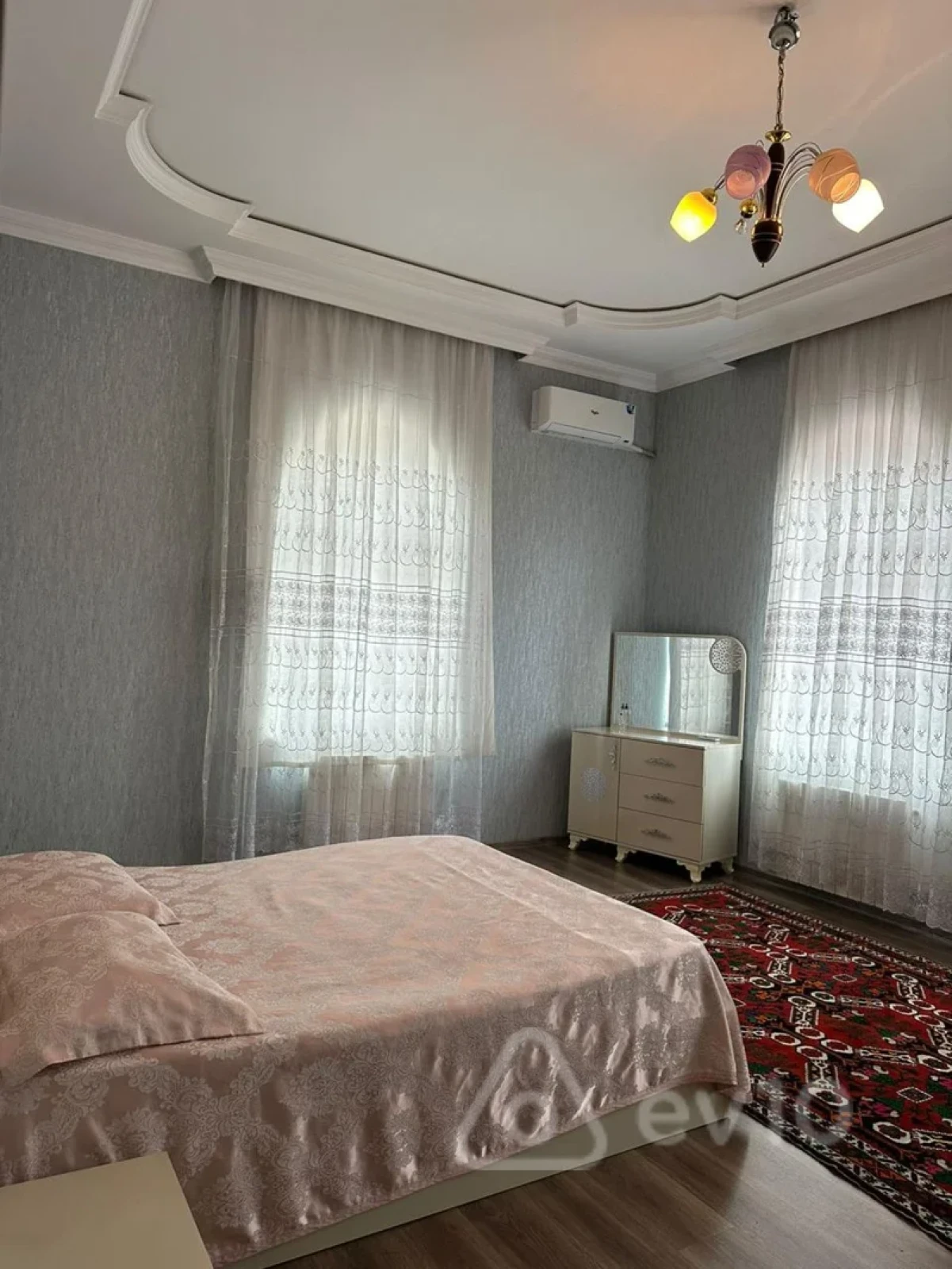 Satılır 6 otaqlı həyət evi 280 m²