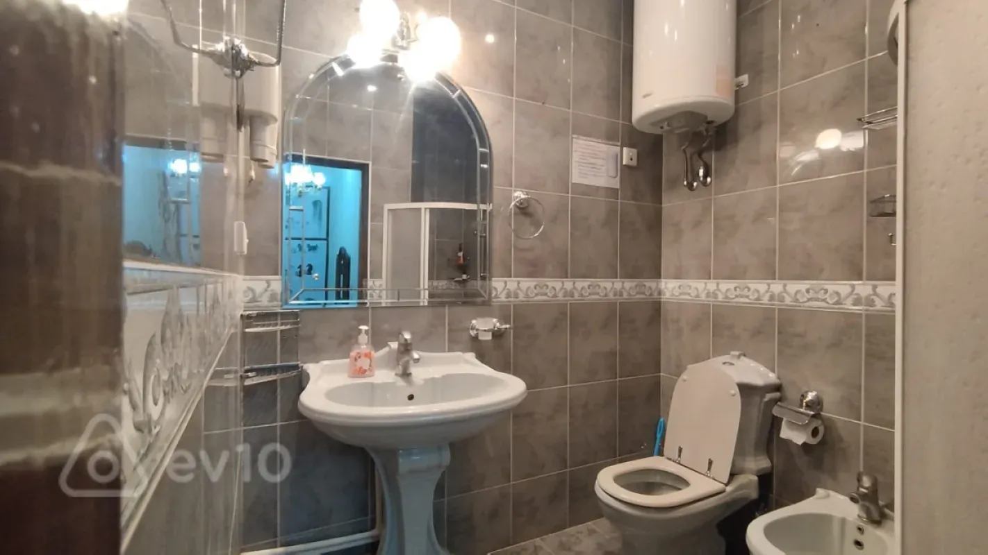 Kirayə verilir 1 otaqlı köhnə tikili 50 m²