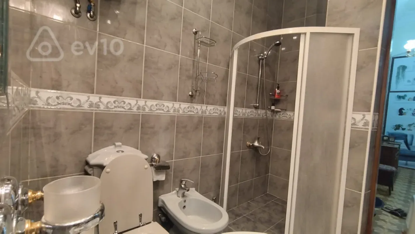 Kirayə verilir 1 otaqlı köhnə tikili 50 m²