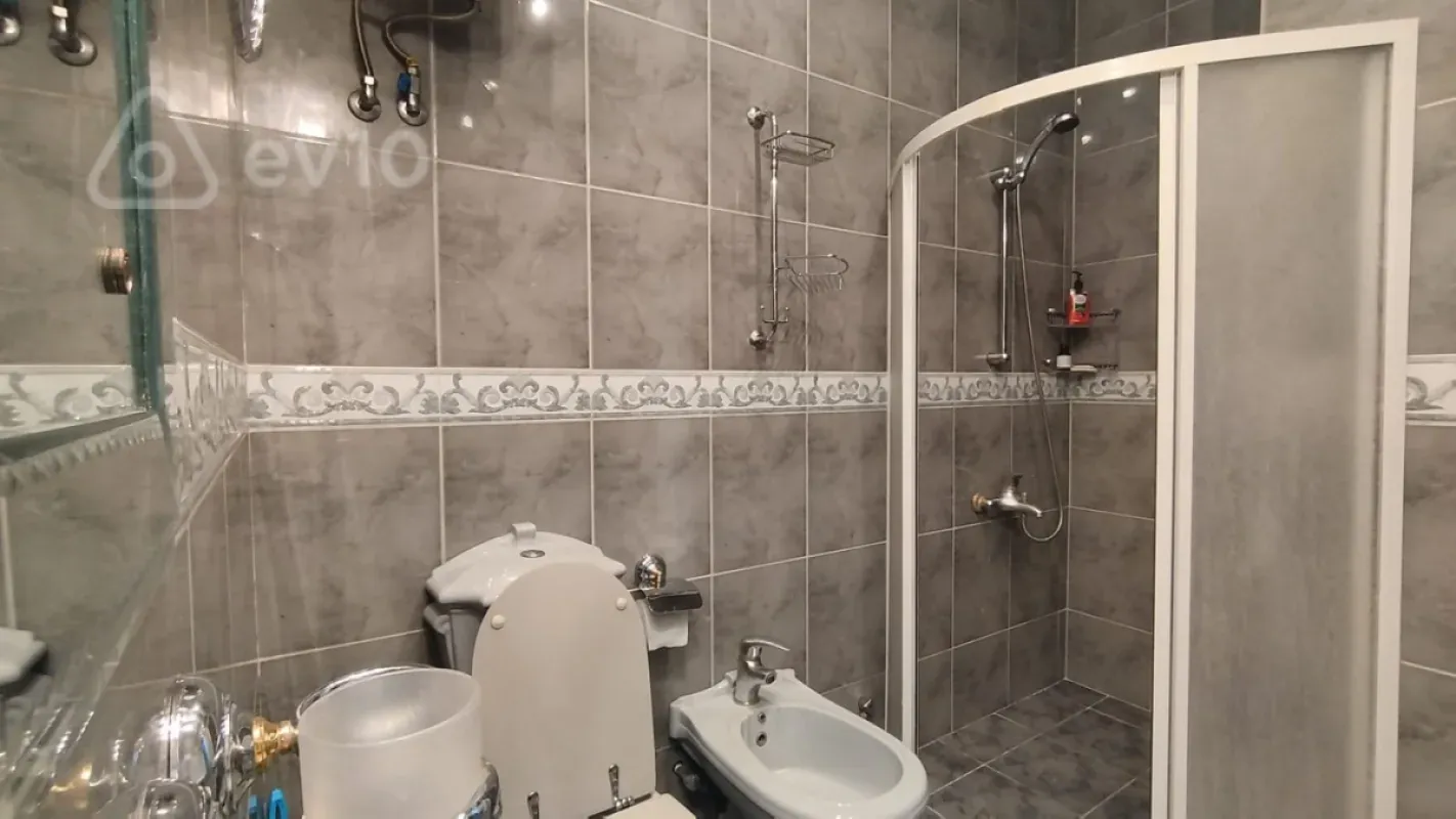 Kirayə verilir 1 otaqlı köhnə tikili 50 m²