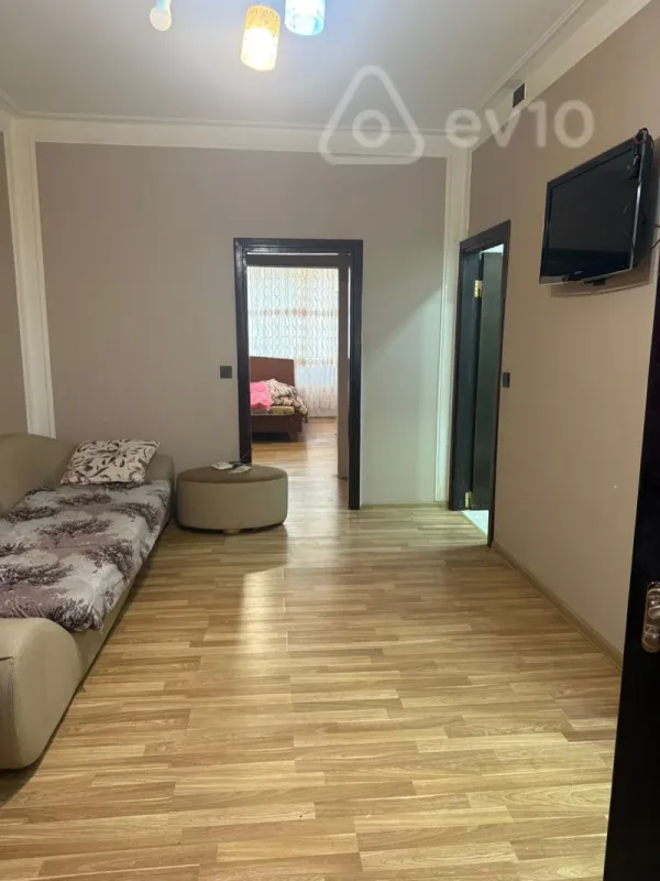 Kirayə verilir 2 otaqlı köhnə tikili 60 m²