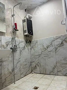 Kirayə verilir 2 otaqlı köhnə tikili 60 m²