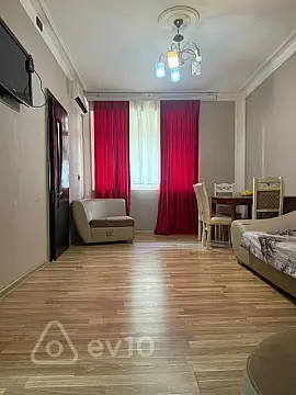 Kirayə verilir 2 otaqlı köhnə tikili 60 m²