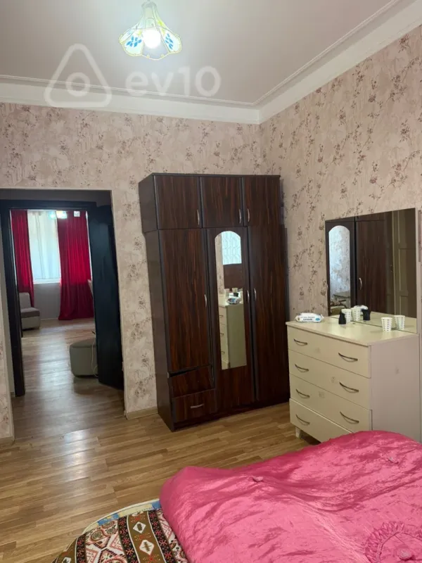 Kirayə verilir 2 otaqlı köhnə tikili 60 m²
