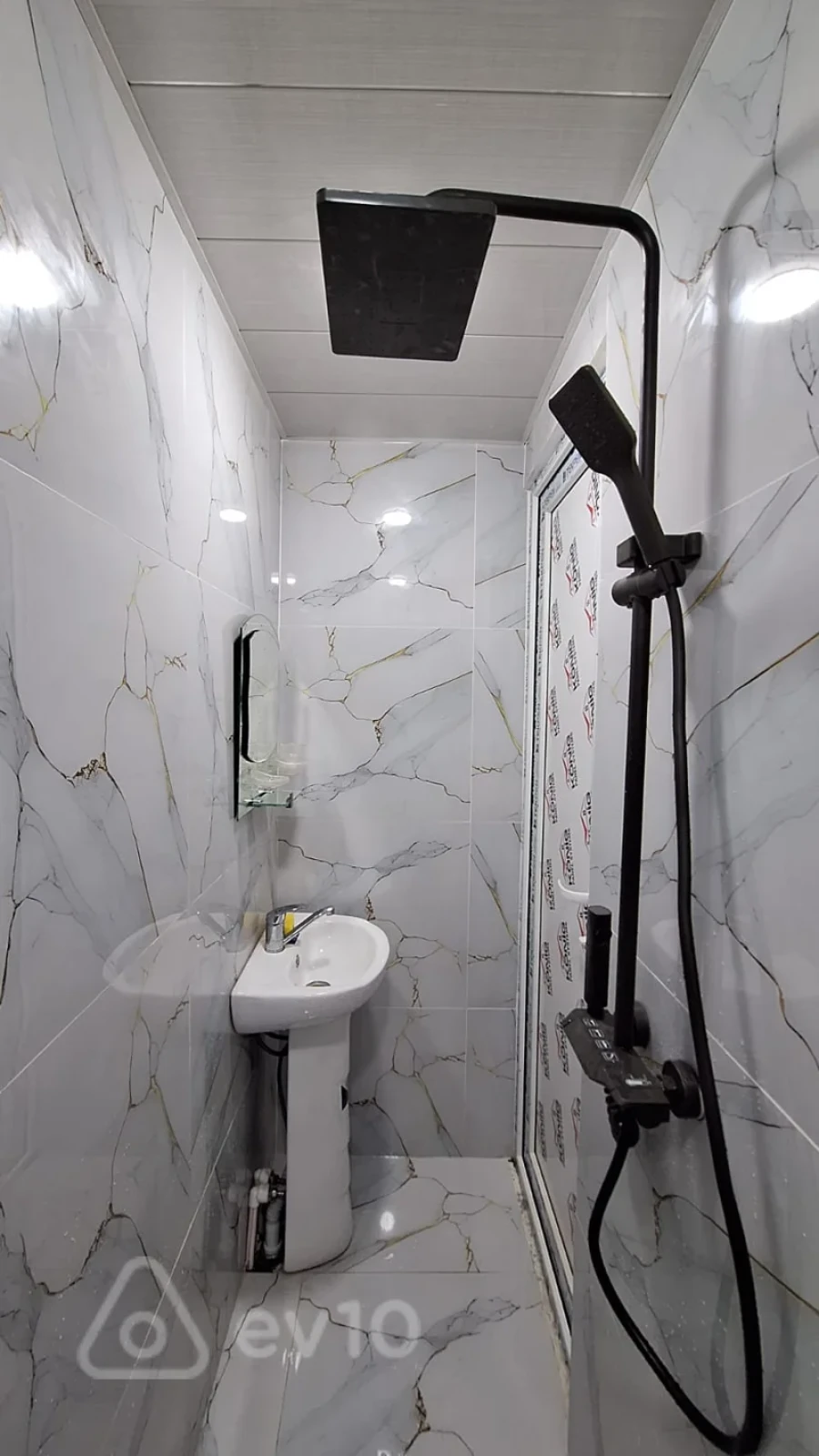 Kirayə verilir 2 otaqlı köhnə tikili 60 m²