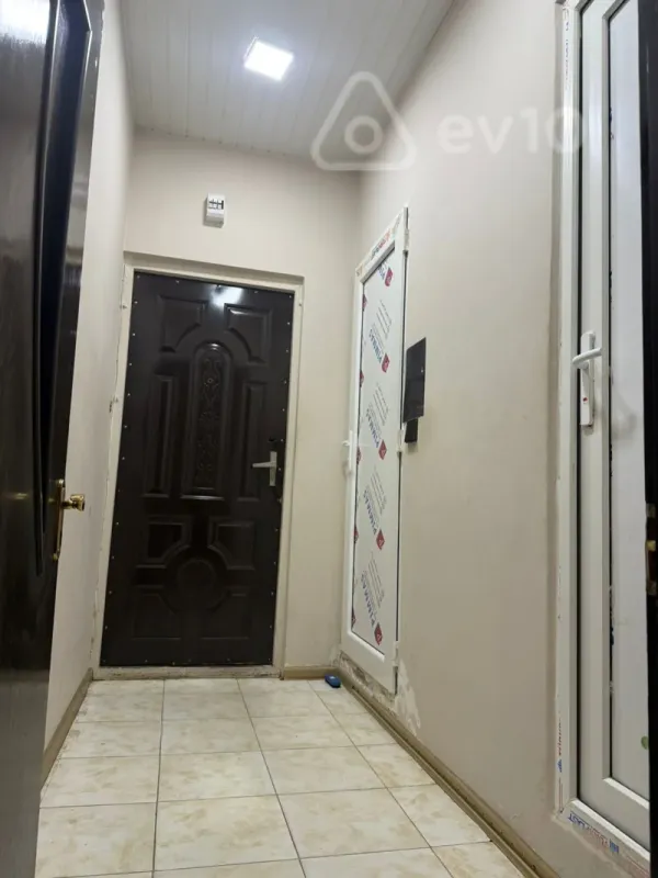 Kirayə verilir 2 otaqlı köhnə tikili 60 m²