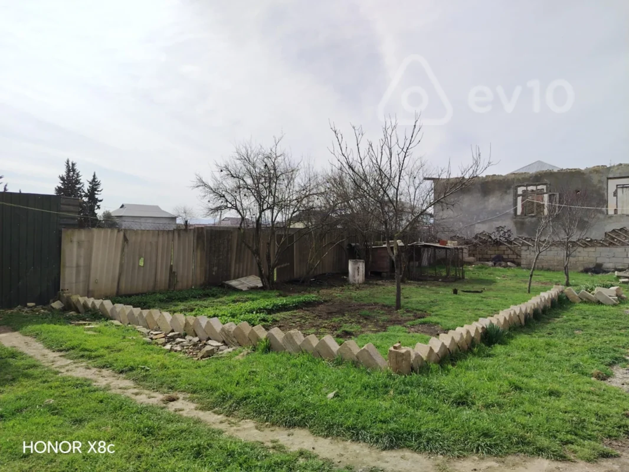 Satılır 4 otaqlı həyət evi 12.9 m²