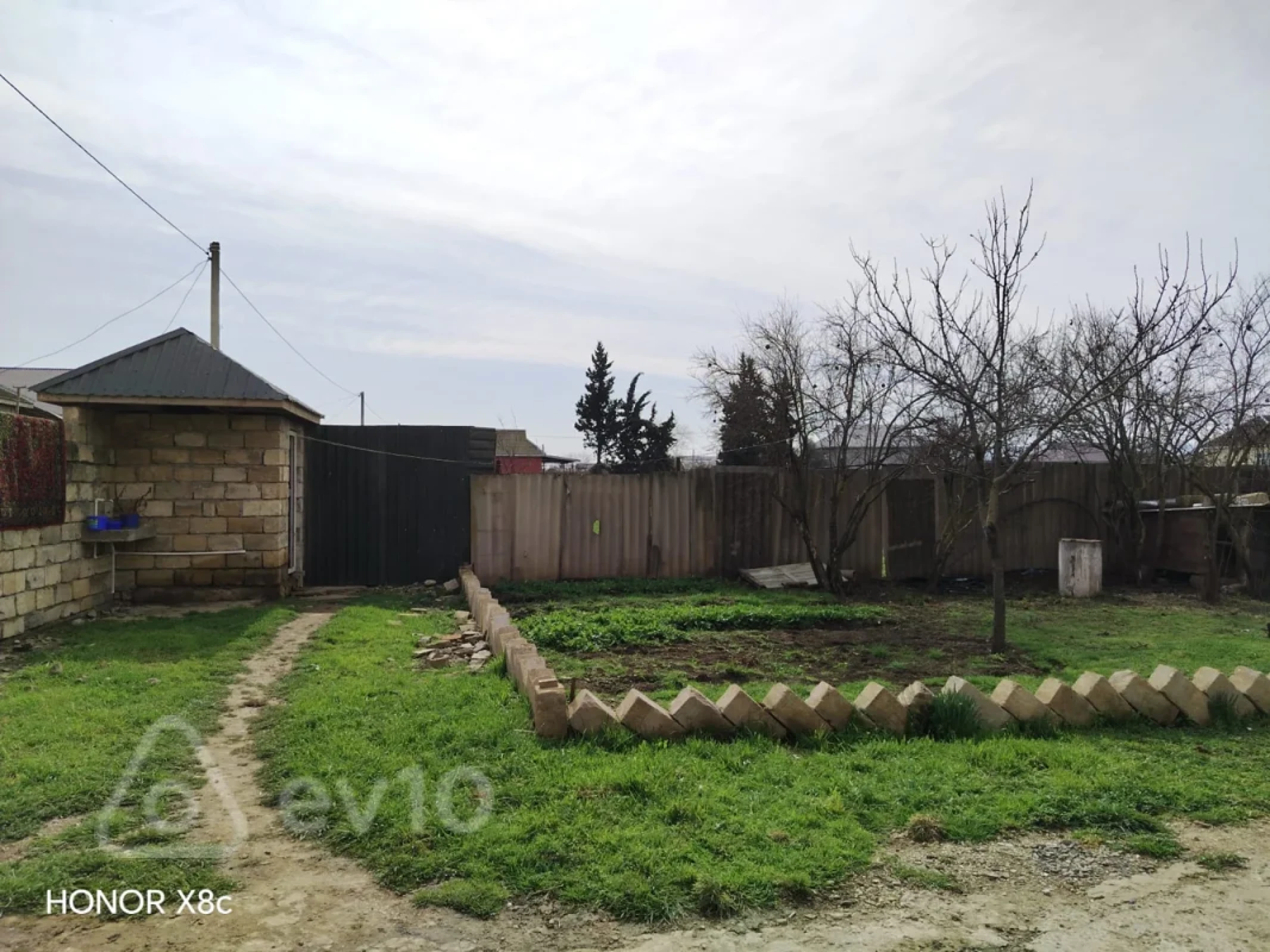 Satılır 4 otaqlı həyət evi 12.9 m²