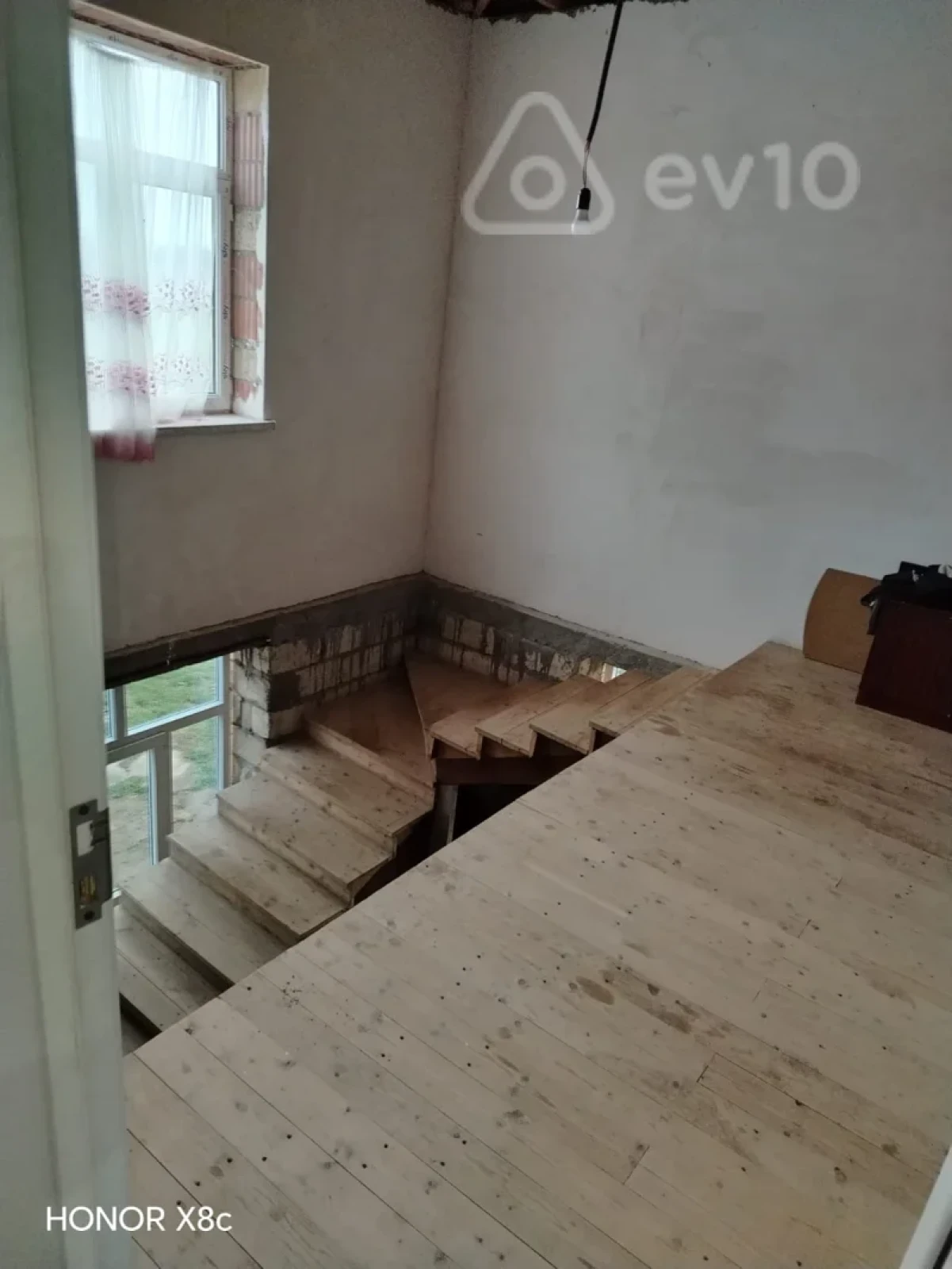 Satılır 4 otaqlı həyət evi 12.9 m²