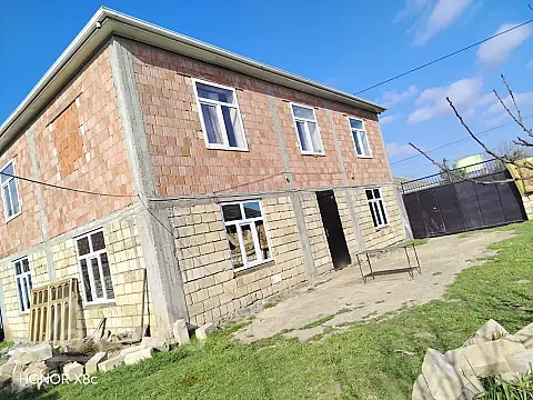 Satılır 4 otaqlı həyət evi 12.9 m²